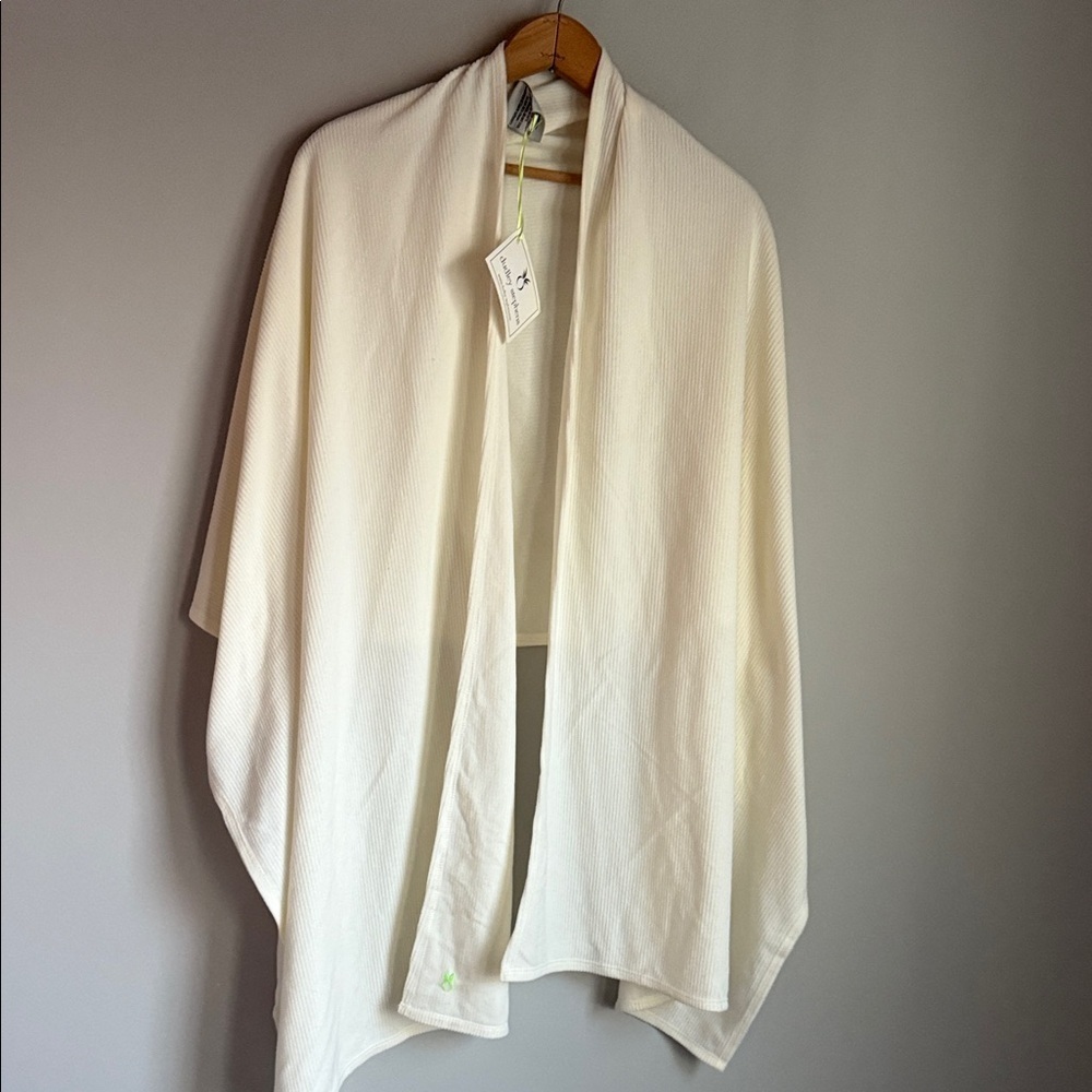 NEW Dudley Stephens Spring St - Ribbed Fleece Shawl

Off-White One Size